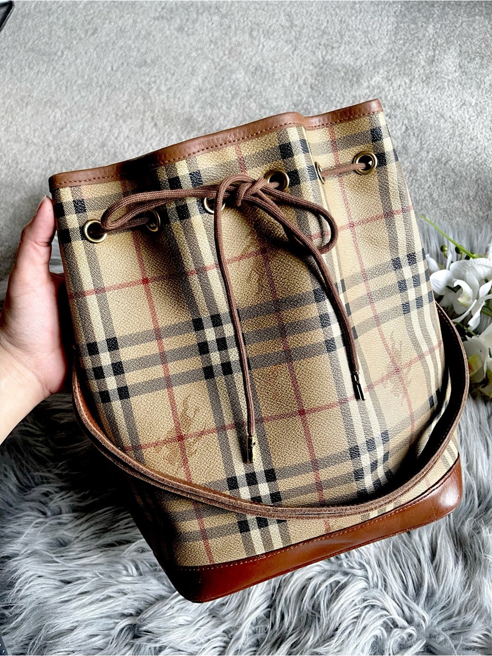 Authentic Burberrys vintage nova check drawstring bucket bag